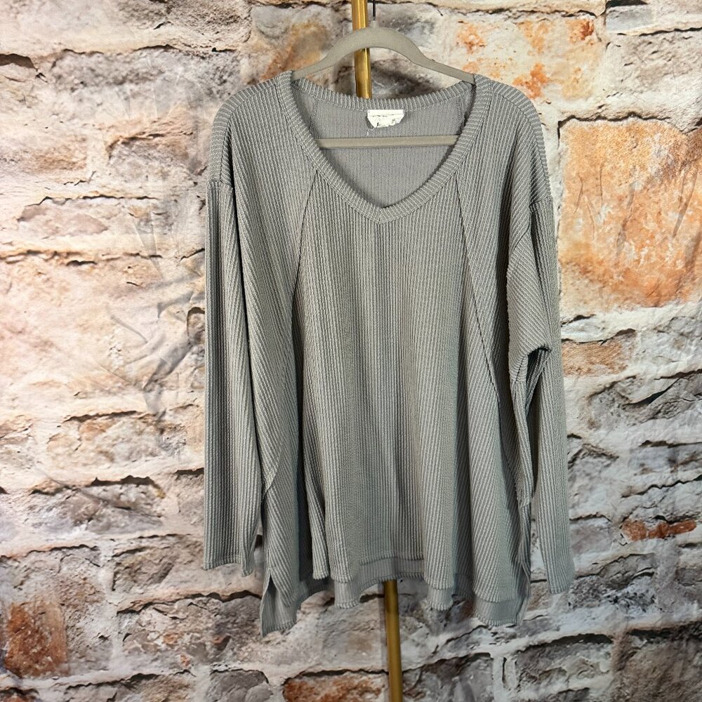 Andree By Unit - Raised Rib V-Neck Dolman Sleeve Top with Exposed Seams - Gray -